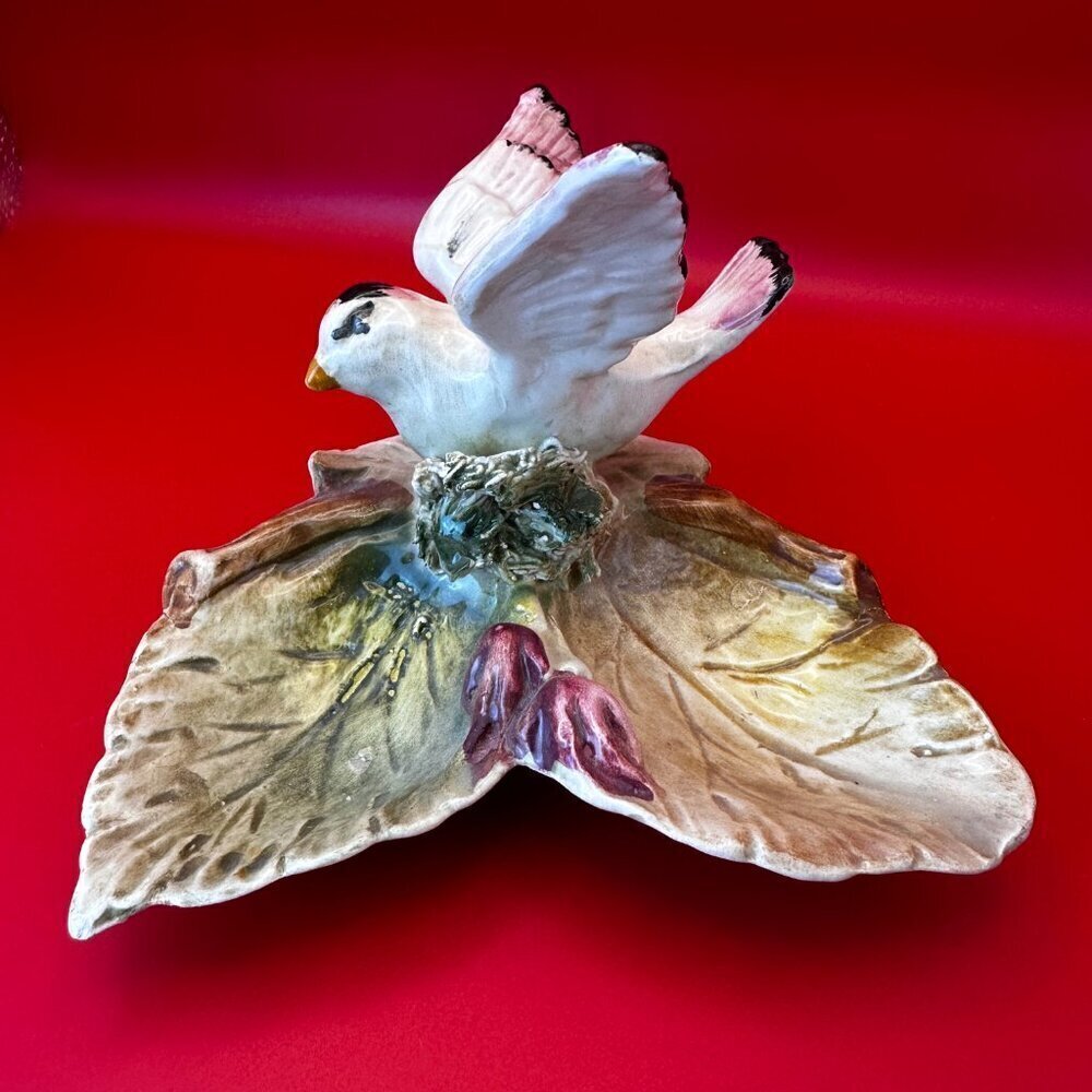 VTG CERAMIC BIRD AND LEAF DISH, LIKELY A TRINKET OR CANDY DISH